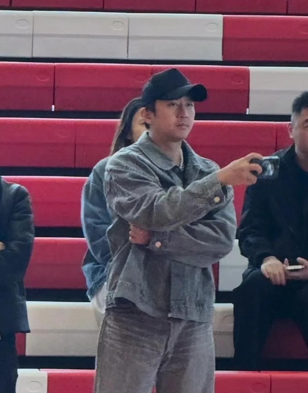邓超抱邓涵之照片_邓涵之邓超_邓超