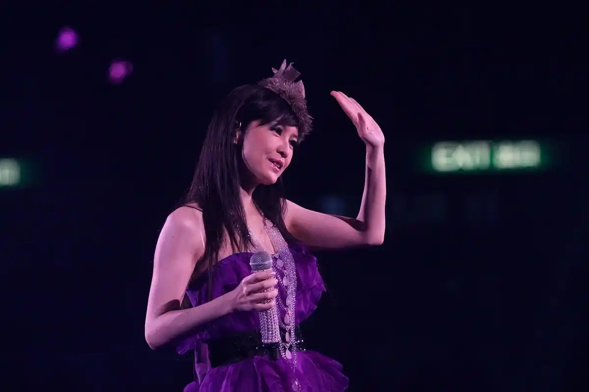 热血青春歌词_热血青春女_周慧敏的热血青春与成长故事