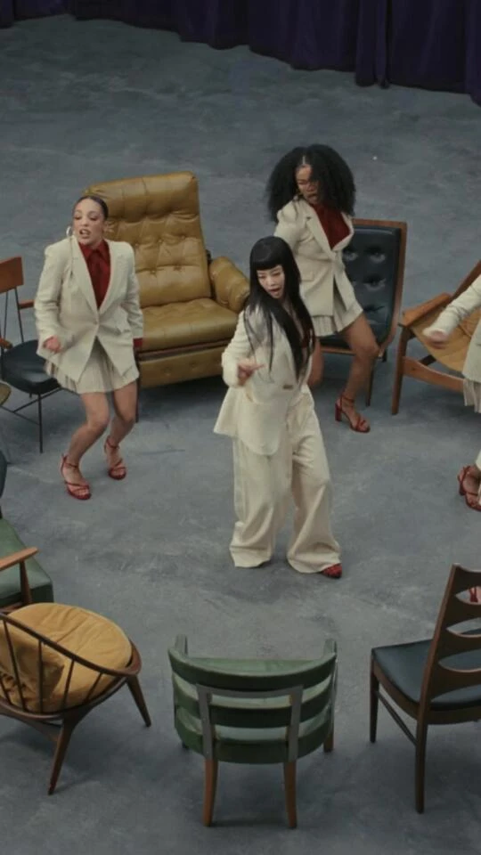 JENNIE与DOECHII《EXTRA L》掀起女性力量风暴