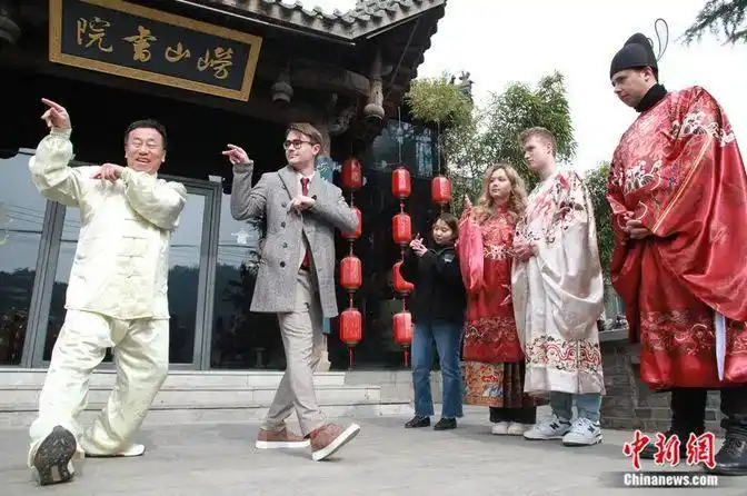武术著作李小龙理论解析_李小龙的著作与武术理论_李小龙武术书籍