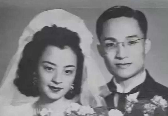 李小龙的家庭生活与情感故事_李小龙情感家庭故事生活视频_李小龙的感情生活