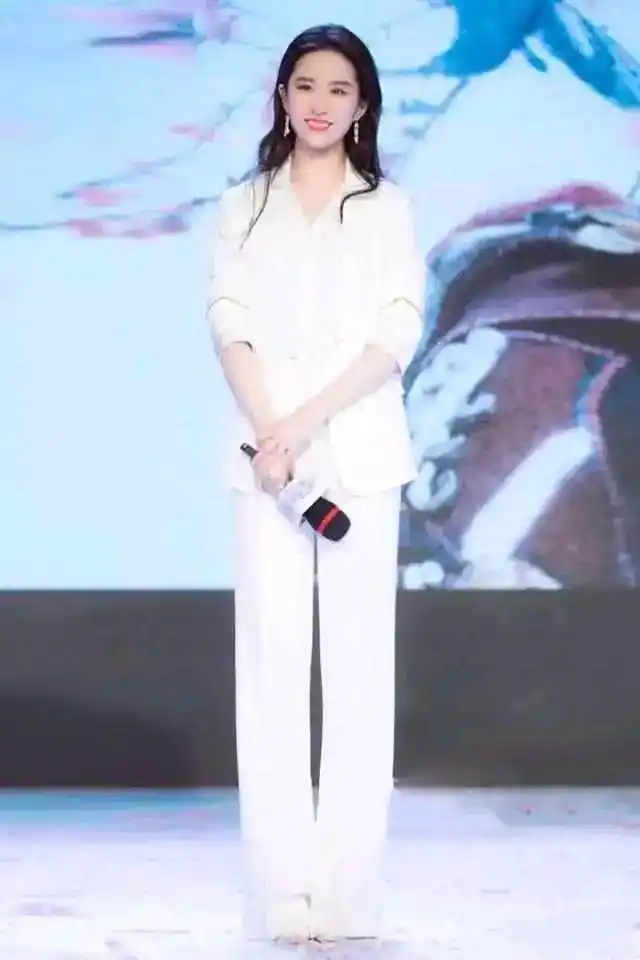 人的魅力在于精神深度_刘亦菲表演_刘亦菲的精神面貌与舞台魅力