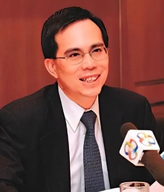 李嘉诚的职业生涯与个人成长_生涯李嘉诚职业成长个人感悟_成功人士李嘉诚的人生目标