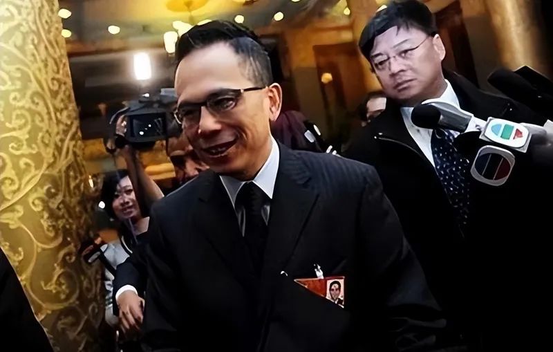 生涯李嘉诚职业成长个人感悟_李嘉诚的职业生涯与个人成长_成功人士李嘉诚的人生目标