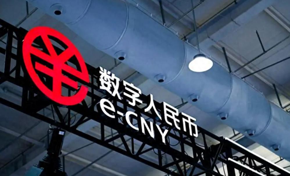 央行数字货币试点启动：支付宝和微信支付面临重大挑战与市场变革