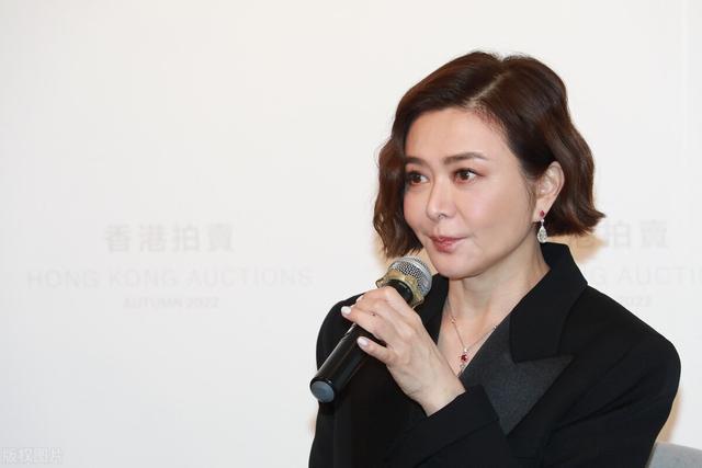 关之琳风格_塑造关之琳女性现代形象_关之琳的现代女性形象塑造