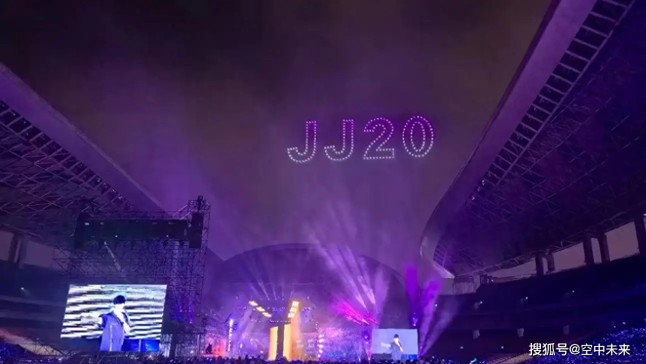 演唱会中无人机表演成焦点，融合科技与艺术的新体验