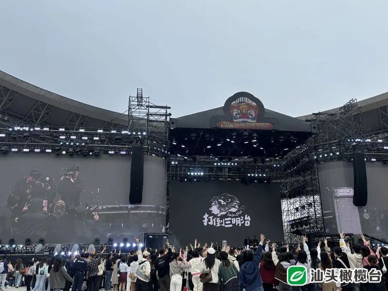 点燃激情传递梦想伴奏_王力宏在音乐节上激情演出，点燃全场氛围_王力宏表演视频
