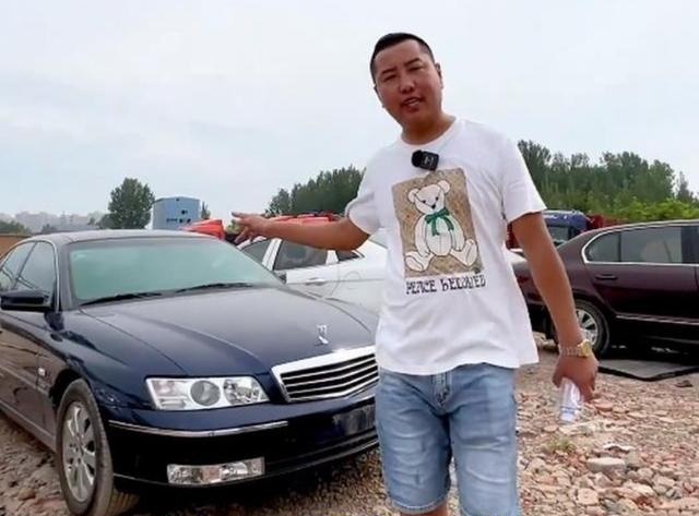 宾利属于豪华_宾利等豪车_如何在豪华车市场中选择宾利？