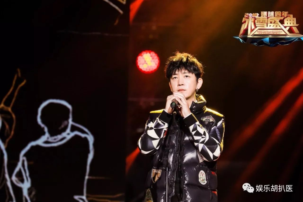 王力宏表演视频_王力宏在音乐节上激情演出，点燃全场氛围_点燃激情传递梦想英文