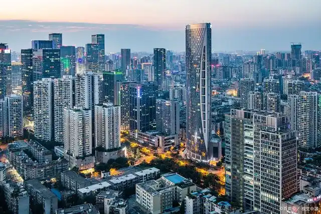 中共中央政治局会议分析2025年经济工作，部署明年经济策略，巩固经济回升态势