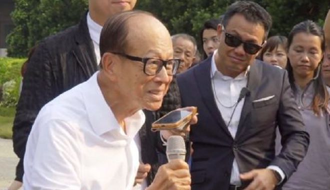 李嘉诚讲成功的定义_李嘉诚成功秘诀8个字_李嘉诚的成功秘诀：坚持与韧性