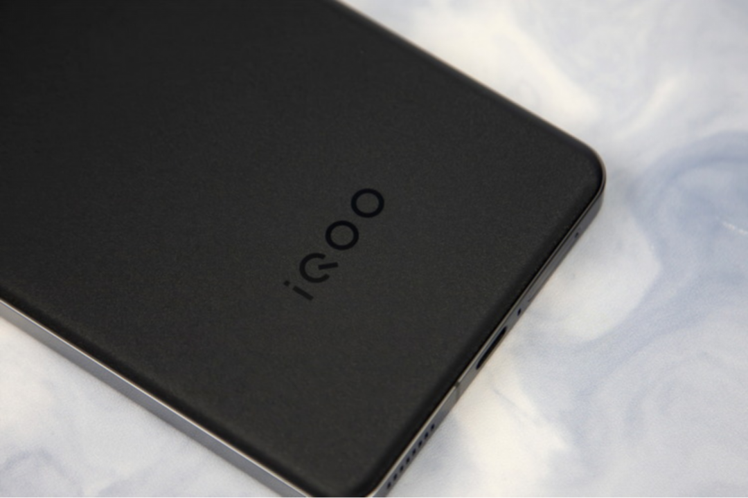 iQOO数字系列旗舰：vivo体系下的全能技术先锋与创新首发平台