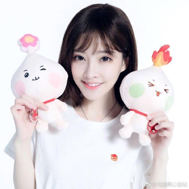 百度百科冯提莫_冯提莫个人资料及简历_冯提莫参与公益活动，传递爱心温暖