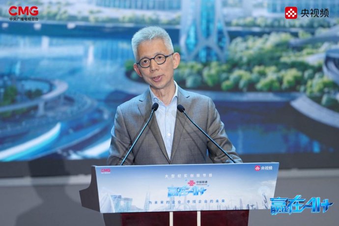 复旦大学国际关系与公共事务学院副教授、主持人蒋昌建寄语百位AI创想者