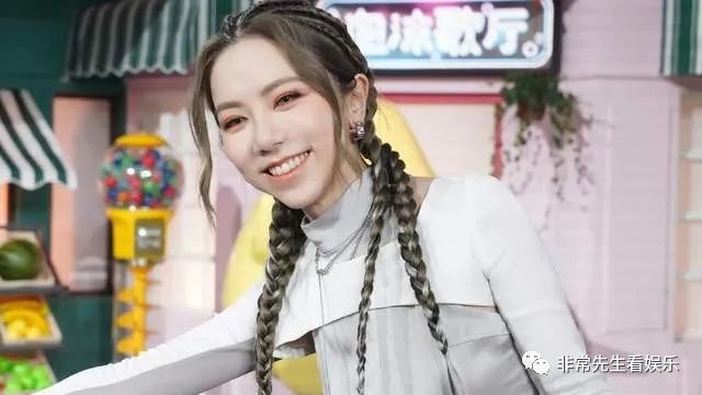 邓紫棋歌手首秀_邓紫棋与知名歌手合作，共同完成全新音乐作品_邓紫棋新出的一首歌